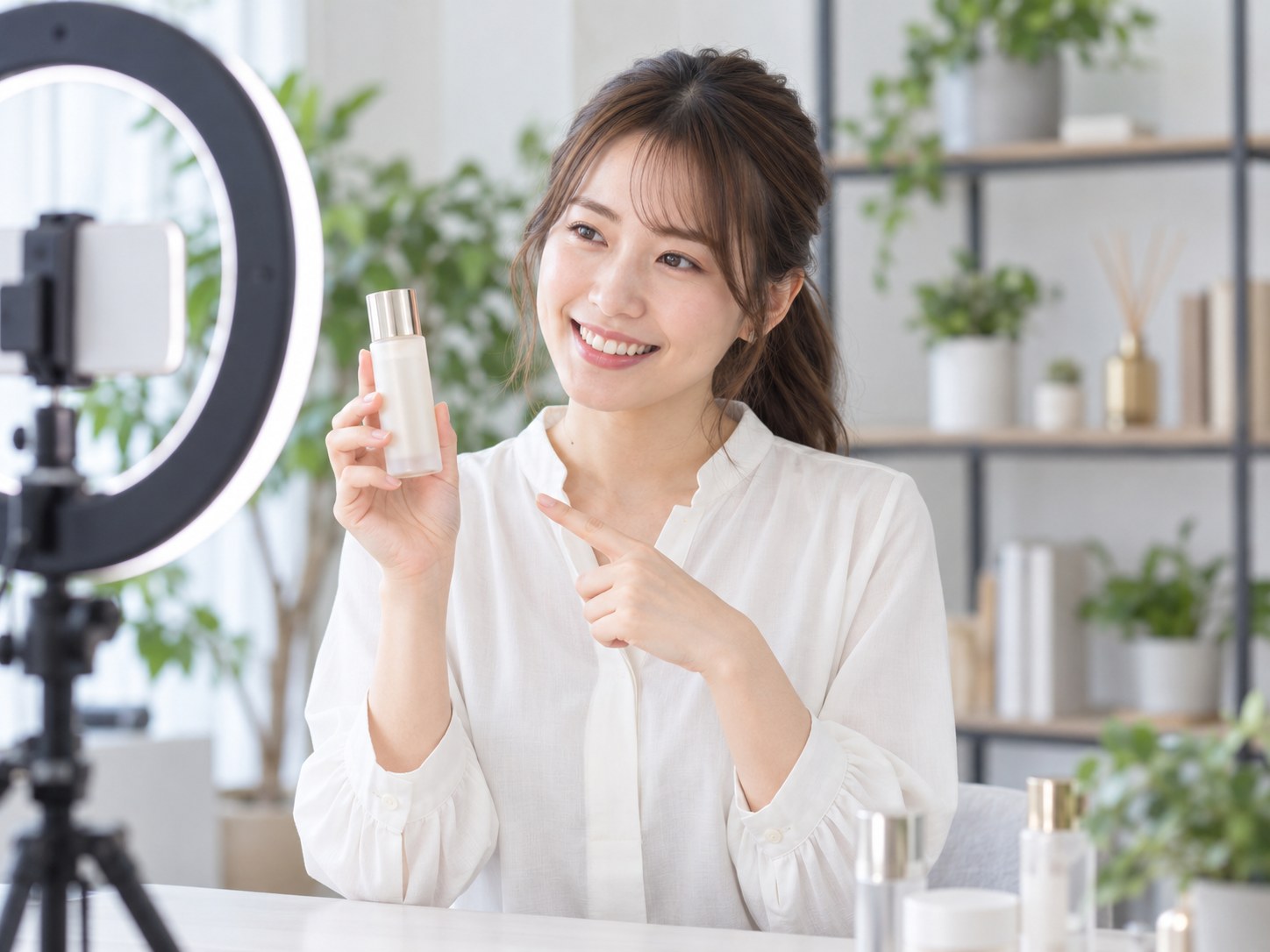 ライブ配信で商品を紹介する現場のイメージ
